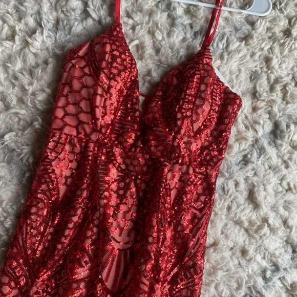 Selfie Leslie/Angel Biba Red Sequin Overlay Party Dress - Picture 4 of 7